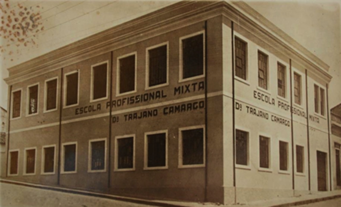 predio-antigo-trajano-camargo